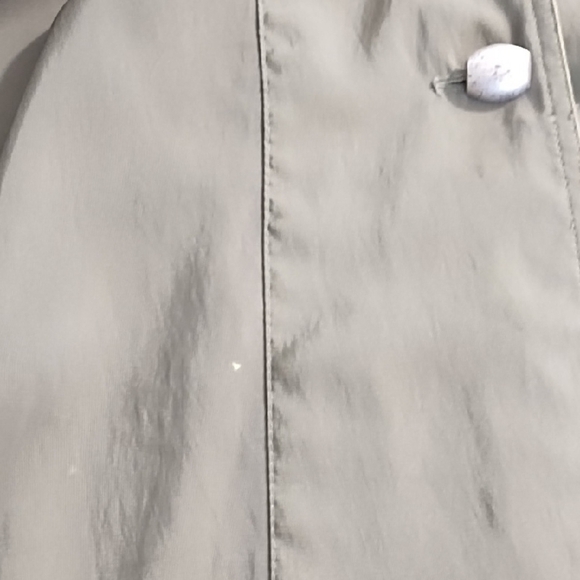 Reversible Green Trench Coat with Pockets Belt Accent can be Removed & Reversed - Picture 9 of 13